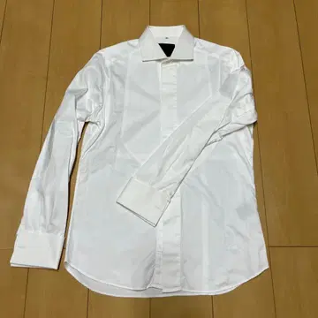 T.MICHAEL 화이트 포멀 셔츠 클리닝 완료