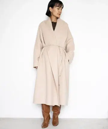 스터닝 루어 가운 코트