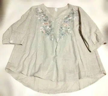 자수 들어간 베이지 블라우스 튜닉 XL