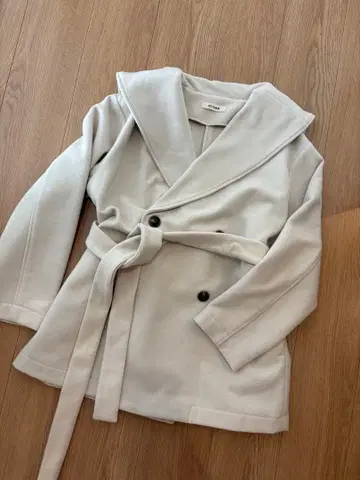 HEYUMM 화이트 코트