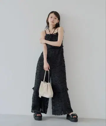 CHICO 시어 플라워 홀터넥 베어 살로펫