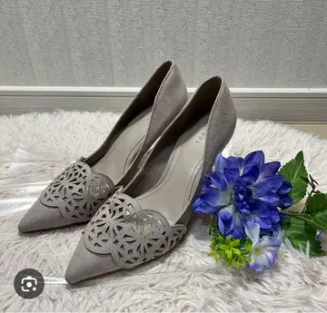 스웨이드 플라워 컷 아웃 뮬 샌들