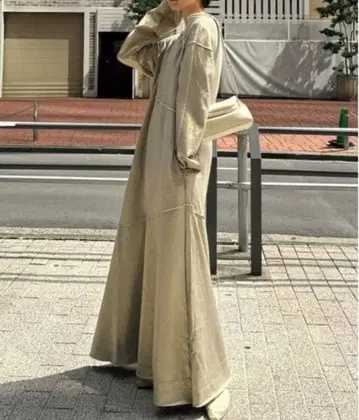 AMERI GLITTER PRINT URAKE DRESS