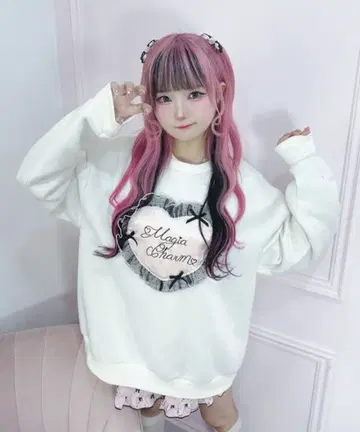 Magia Charm 하트 프릴 맨투맨