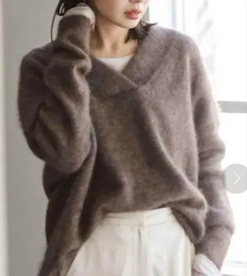 노블 퍼 니트 V넥 풀오버 브라운