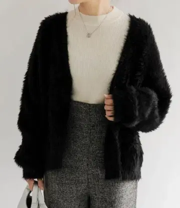 이번 시즌 새상품 아쿠아 샤기 니트 가디건