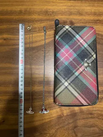 비비안 목걸이 2개와 지갑
