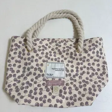 Her lip to HLT 체리 토트백 7주년