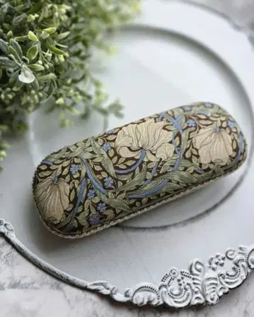 윌리엄 모리스 안경 케이스