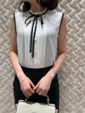 룰루 윌비 폴리 조젯 슬리브리스 블라우스 알아바일 ANAYI