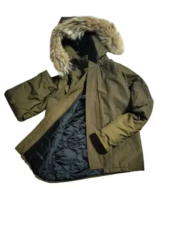 올리브 그린 충전솜 코트 퍼 포함