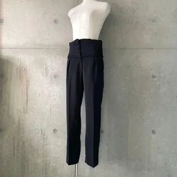 택 포함 새상품 하이웨스트 프릴 테이퍼드 팬츠 싸개 버튼 블랙 S