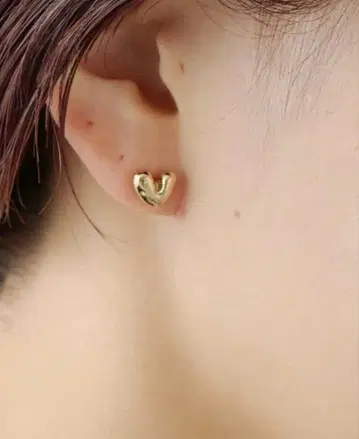 GALLARDAGALANTE 골드 하트형 귀걸이