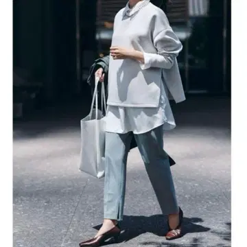 키리타니 미레이 착용 앙클레이브 던보루 크루넥 풀오버 사이드 지퍼