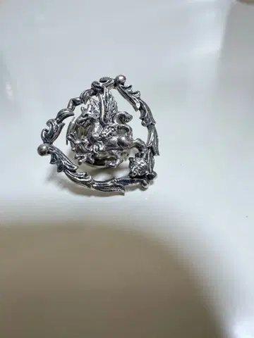 페가수스 모티브 실버 브로치