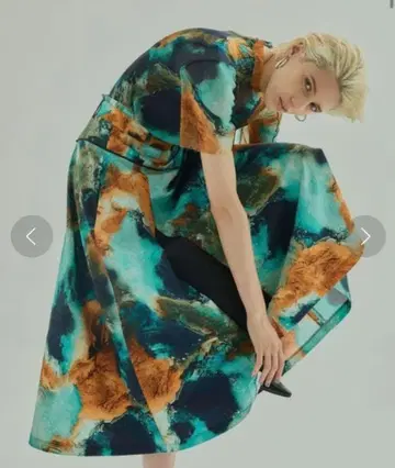 UNITED TOKYO 리얼 아트 플레어 스커트