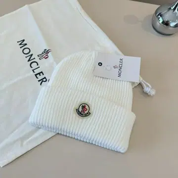 MONCLER 화이트 니트 모자