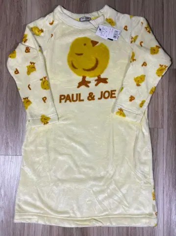 새상품 폴앤조 M 사이즈 병아리 보송플리스 룸웨어 원피스