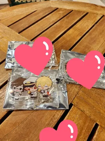 아이나나 x 모미토이 콜라보 한정판 굿즈 아크릴 배지 스탠드 피타고라