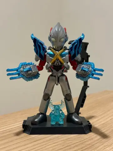 브루카 BLOKEES 울트라맨 X 고모라 아머