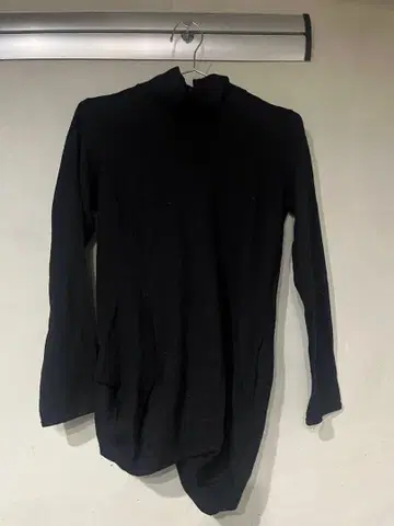 Y's 밑단 변형 울 티셔츠