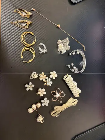 주얼리 세트와 머리 장식 모음