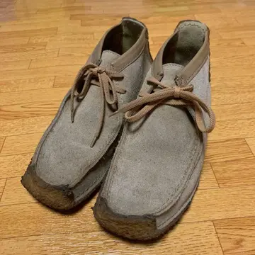 Clarks Wallabees 스웨이드 모카신 베이지
