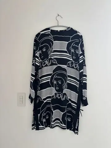 민트 디자인스 긴팔 셔츠 블랙 화이트