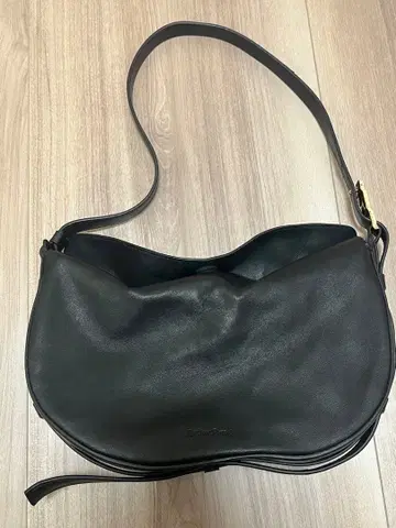 블랙 가죽 숄더백