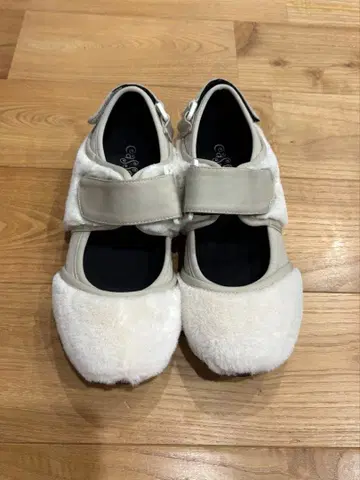 캐서리니 퍼 스니커즈