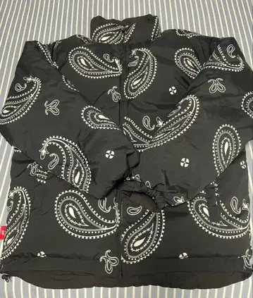 MOBB 페이즐리 무늬 블랙 다운 자켓 M 사이즈