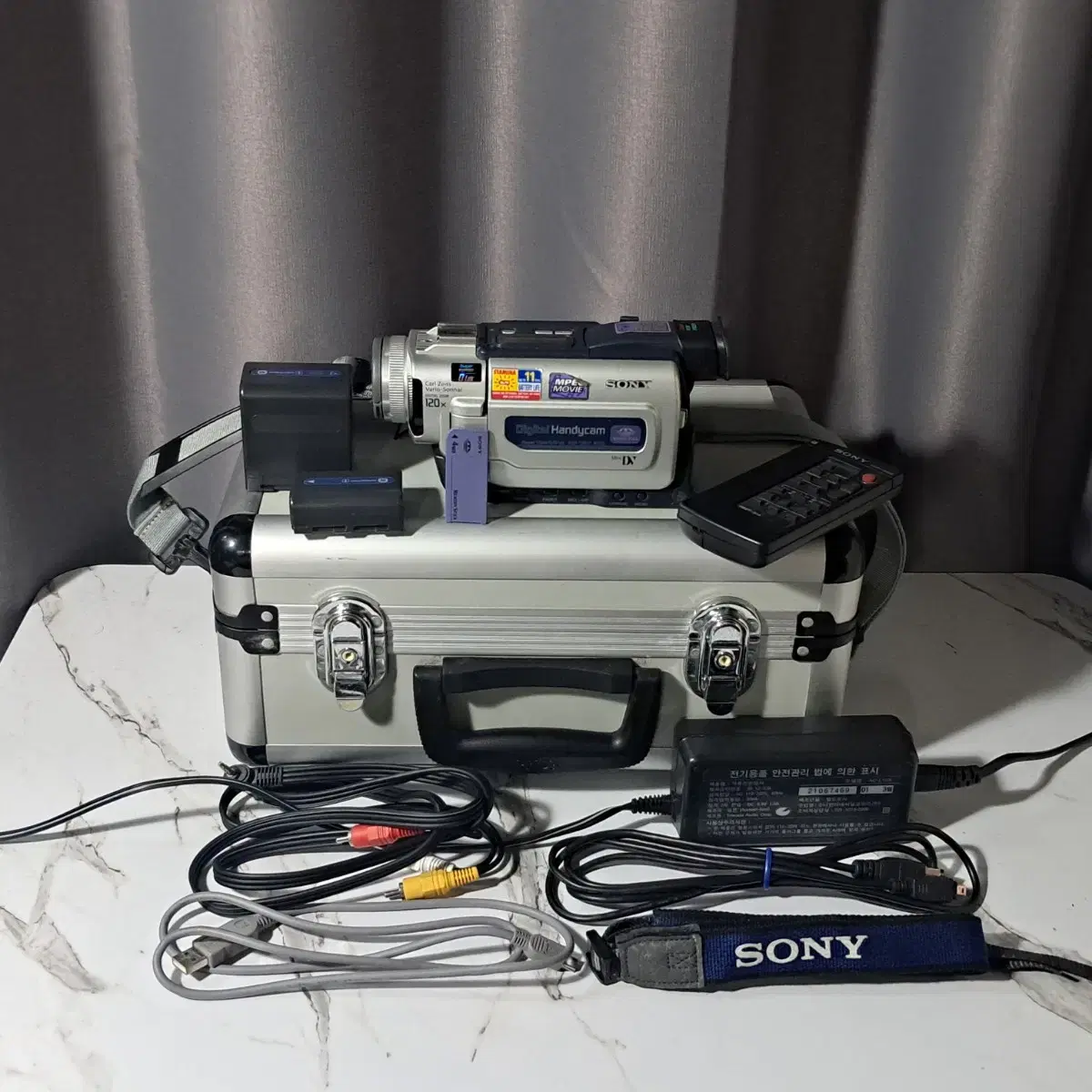 SONY | SONY CCD-TR290 소니 Broken Sony 8mm Camcorder CCD-TR290 for