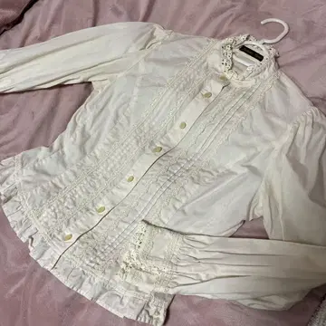 Innocent World 스탠드 카라 블라우스 생성