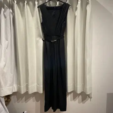 ROSEBUD 블랙 슬리브리스 올인원