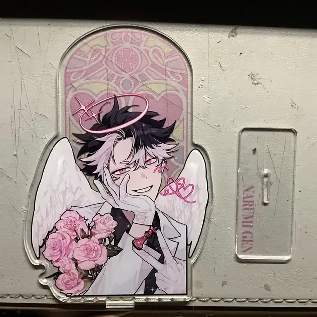 괴수8호 나루미 겐 정식님 비공굿 아크릴스탠드 양도