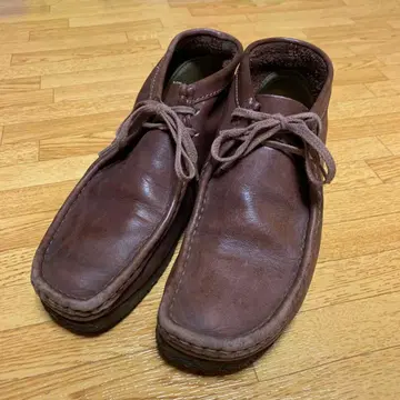 Clarks Wallabees 브라운 가죽 모카신