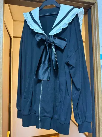 앙크루즈 세일러 후드티 Ank Rouge 세일러 카라 프릴 블랙 후드티