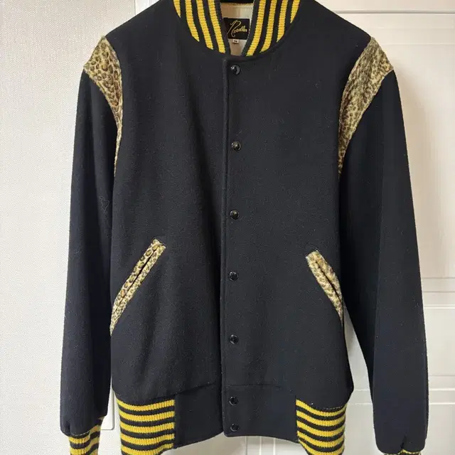 니들스 레오파드 바시티 자켓 BTS 슈가 자켓