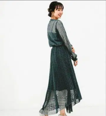 아파트 바이 로리즈 드레스 그린