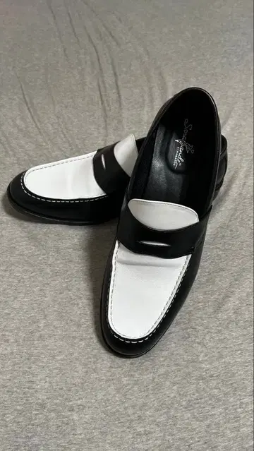 가죽 로퍼 블랙/화이트