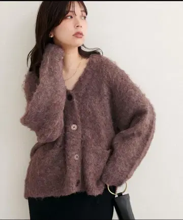 [ 미사용 새상품 당일 발송 ] 샤기 기모 V넥 니트 브라운