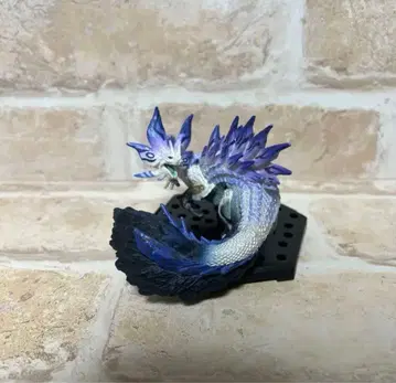 몬스터 헌터 염여우룡 타마미츠네 레어종 피규어