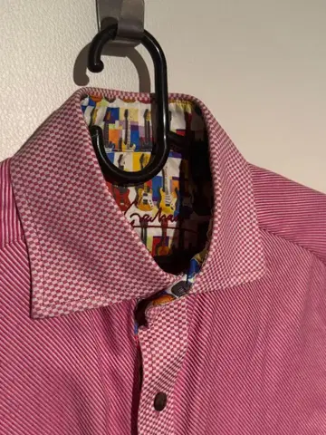 예쁜 핑크색 셔츠