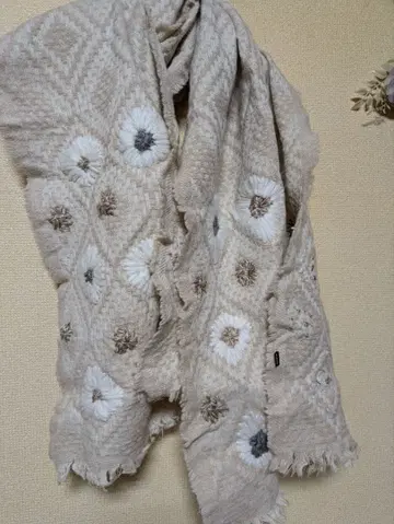 아즈노아즈 aszakka 꽃무늬 자수 베이지 스톨 새상품급