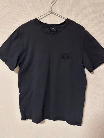 A.P.C. 블랙 티셔츠 로고 자수