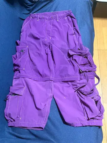 보라색 카고 팬츠 멀티 포켓 디자인