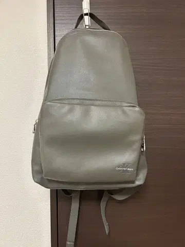미사용 새상품 해외 모델 캘빈클라인 진 백팩 카키 대용량
