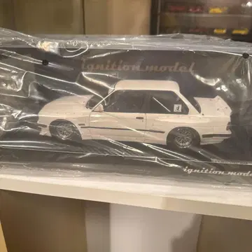 ignition model PANDEM BMW E30 화이트 1/18