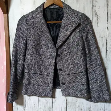 UNTITLED 테일러드 자켓 사이즈 2 그레이 계열 버튼 숨김.