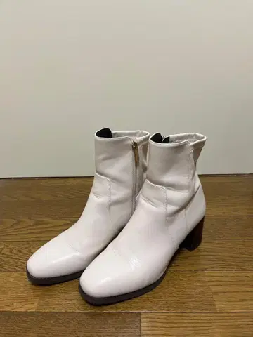 오리엔탈 트래픽 화이트 부츠